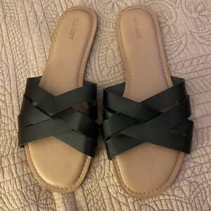 Old Navy black sandal - size 11